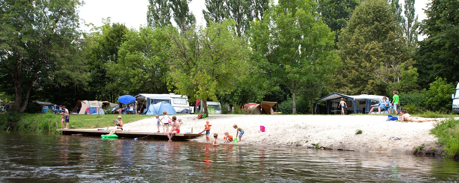 Camping 4 étoiles Dordogne bord de rivière nature piscine chauffée